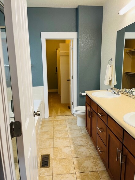 Building Photo - 7828 E 21st Ave