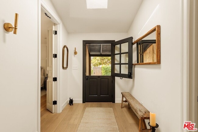 Building Photo - 11476 La Maida St