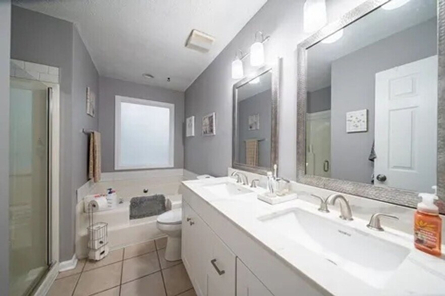 Building Photo - 5208 Spinnaker Ct