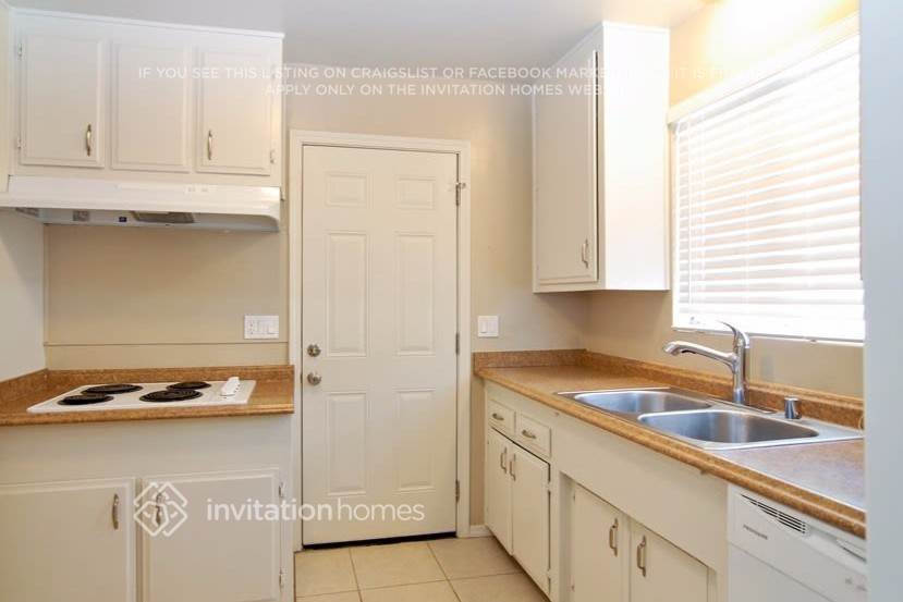 Building Photo - 719 Erica St