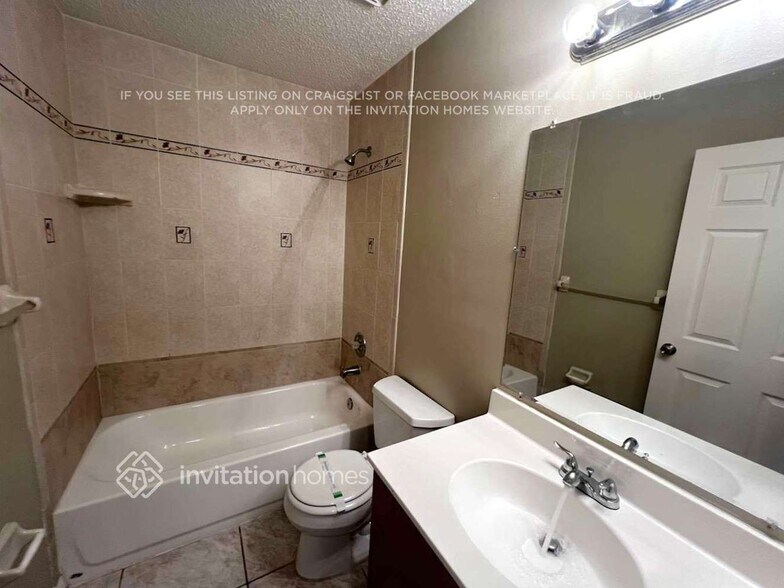 Building Photo - 1649 SE Lorraine St