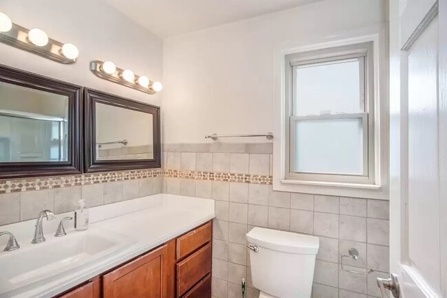 Building Photo - 4980 Ainsley Ave