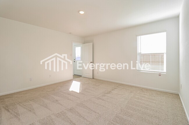 Building Photo - 245 Sycamore Pl