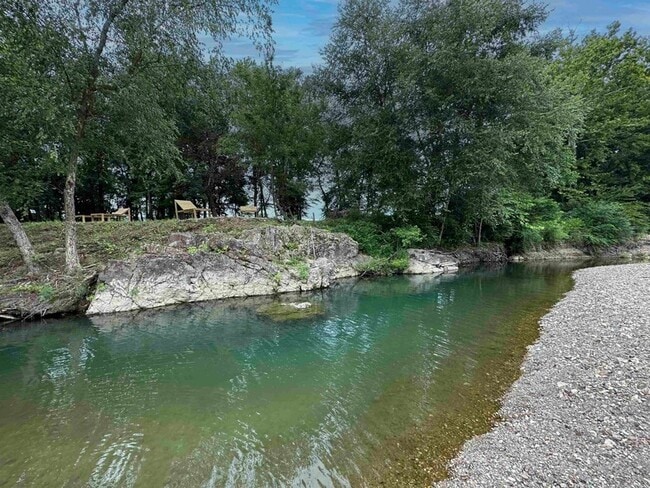 Building Photo - 896 Vaughn Rd