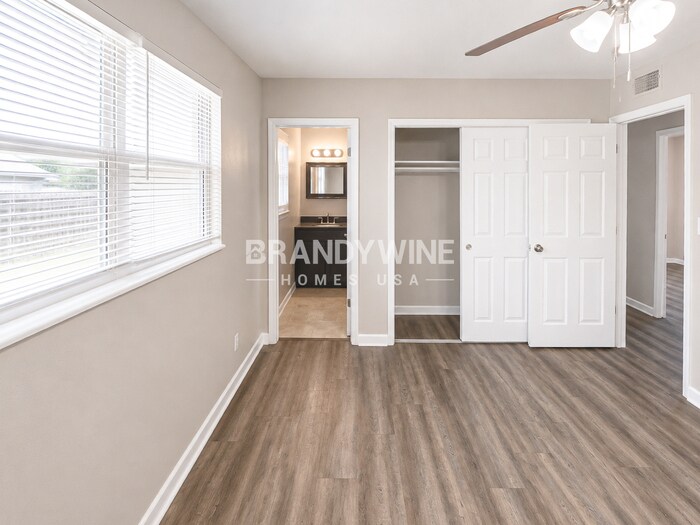 Building Photo - 8067 Santillo Dr