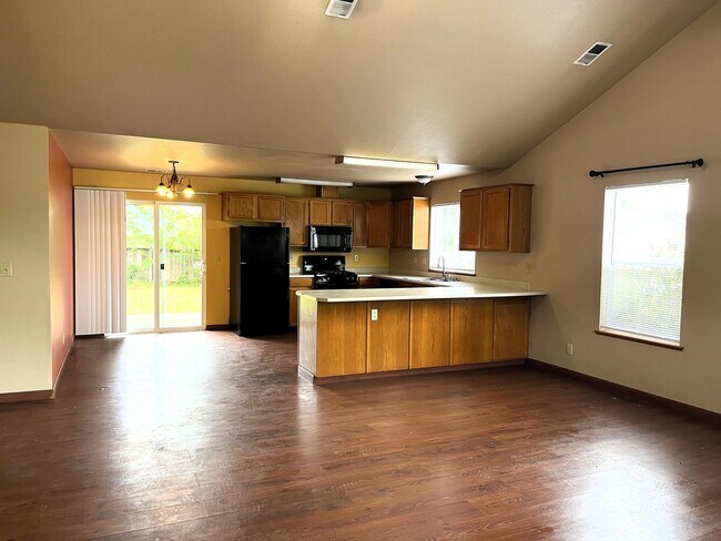 Building Photo - Pet-Friendly 3 Bed 2 Bath McKinleyville Home