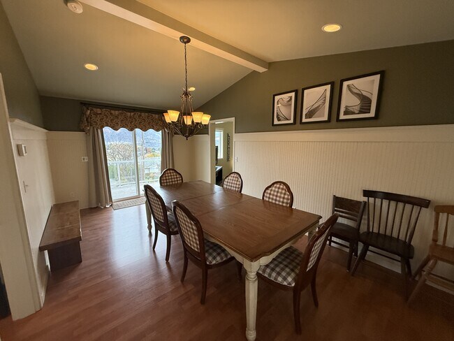 Building Photo - 165 Coral St