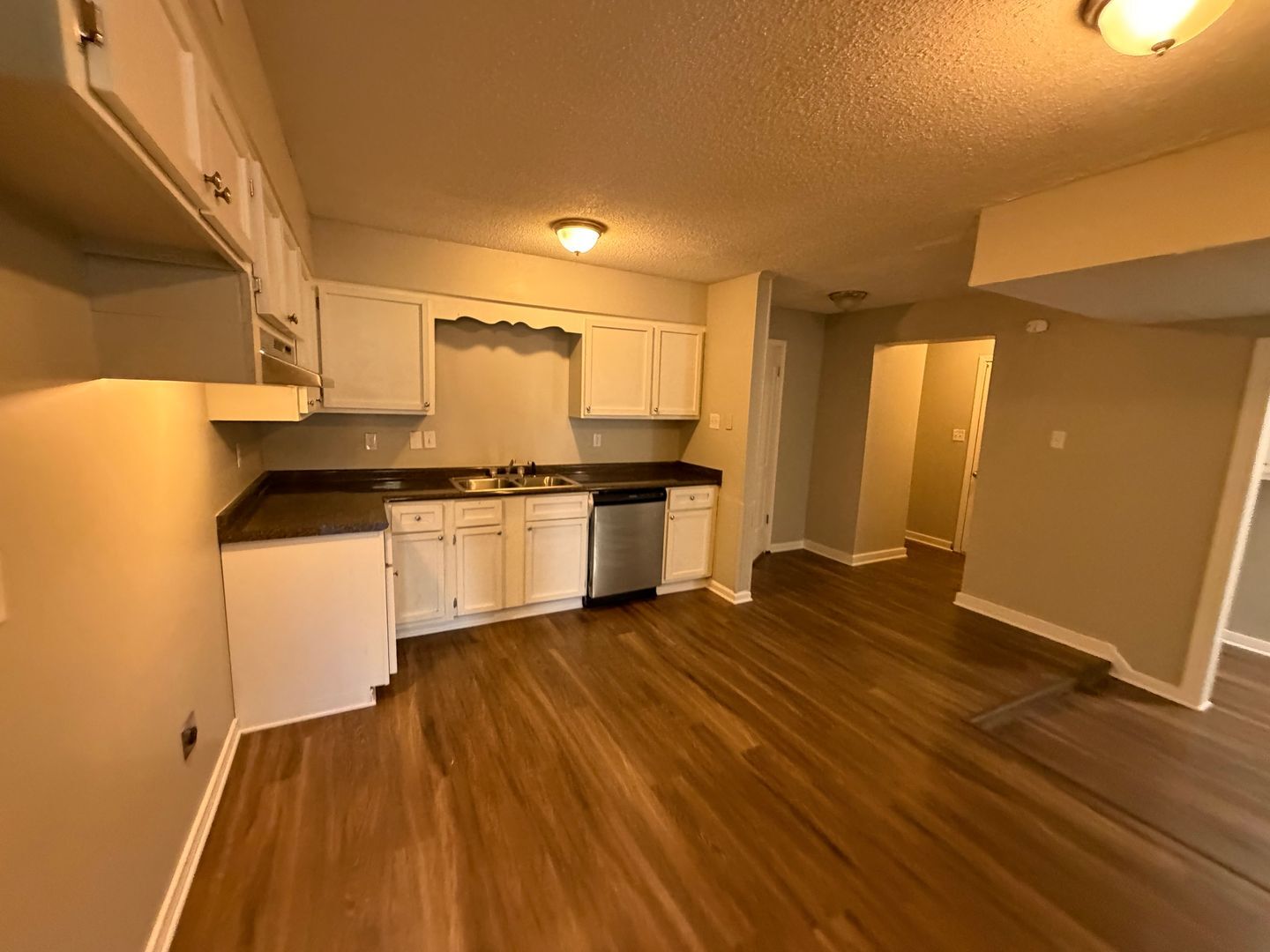 Building Photo - 6360 Greenbriar Dr