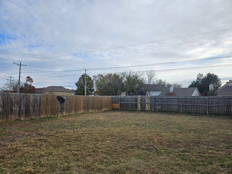 Building Photo - 3808 Quail Run Cir