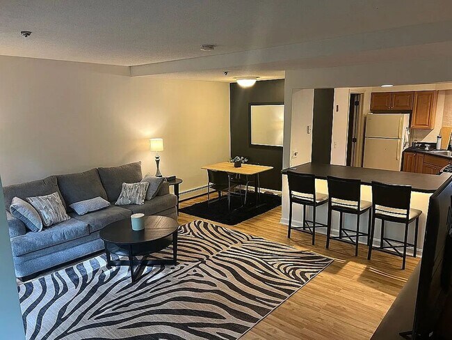 Building Photo - Spacious 3-Bedroom Condo in Lebanon, NH