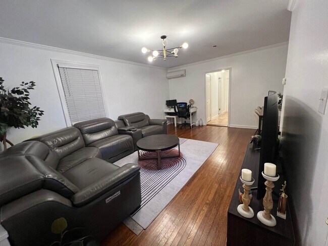 Building Photo - 11 Beverly Pl