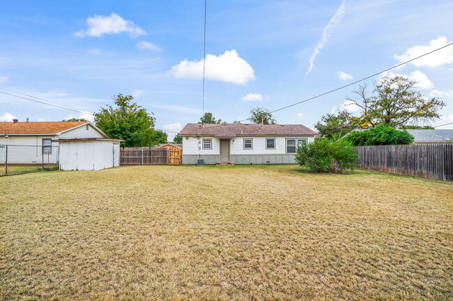 Building Photo - Stylish 2 Bedroom Home with Gorgeous Upgra...