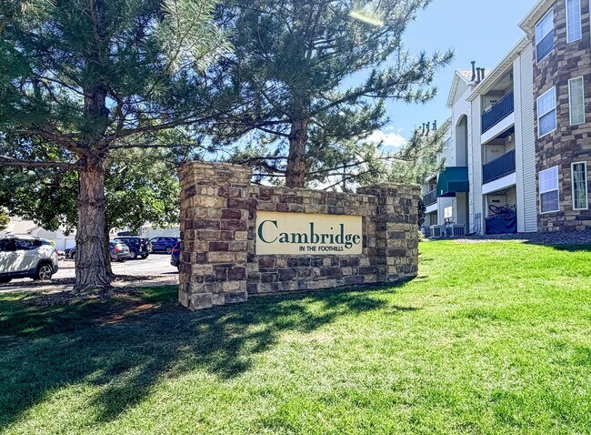 Building Photo - 12233 W Cross Dr