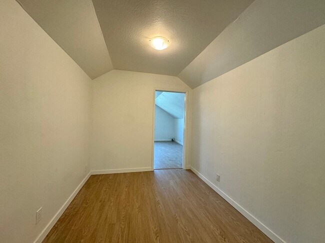 Building Photo - 130-142 Underhill Drive