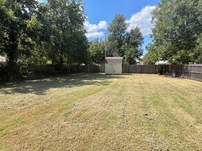 Building Photo - Charming 3 Bed 1.5 Bath!