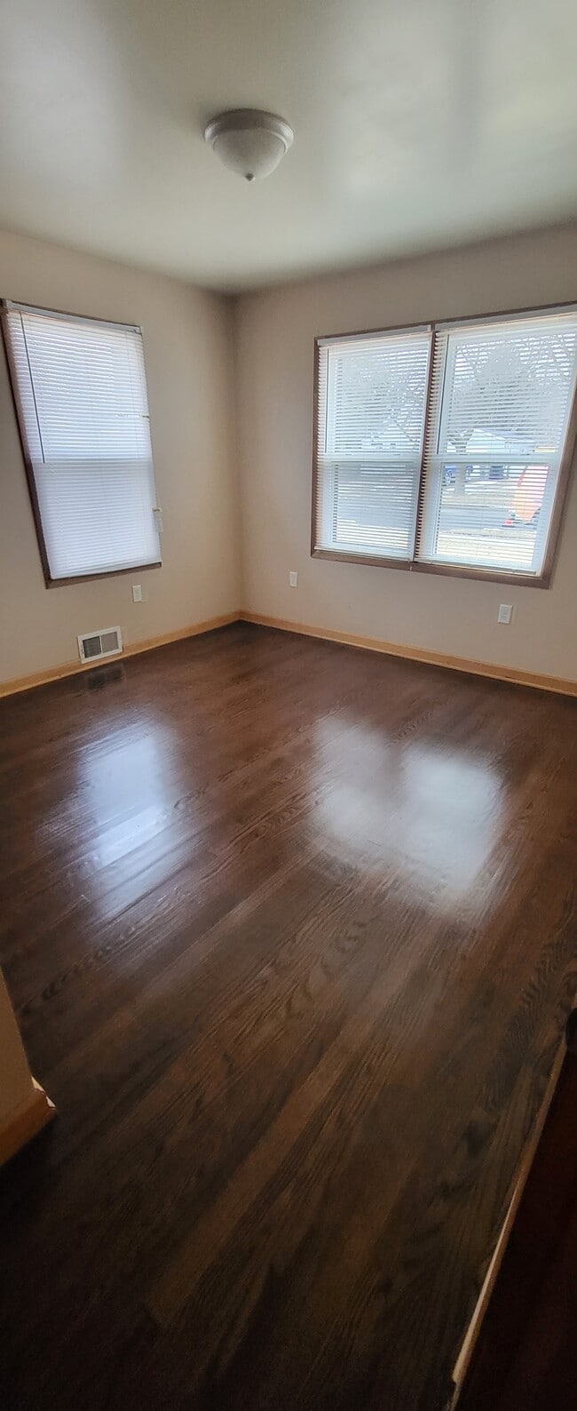 Building Photo - 5738 N 55th Pl