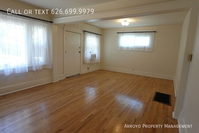 Building Photo - 6307 Aldama St