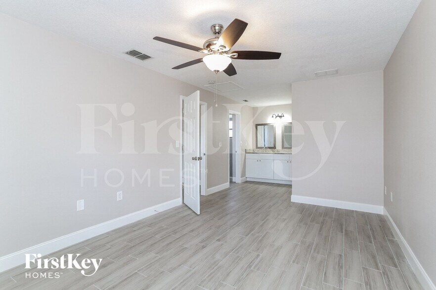 Building Photo - 1013 Dartmoor Pl