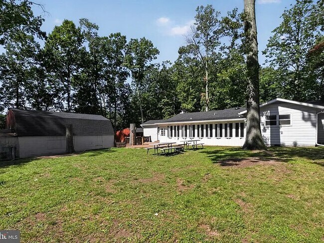 Building Photo - 111 W Pettebone St