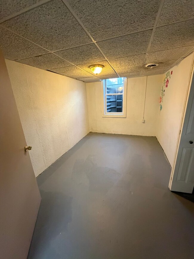 Building Photo - Charming Home in St. Clair Shores - PHOTOS COMING SOON