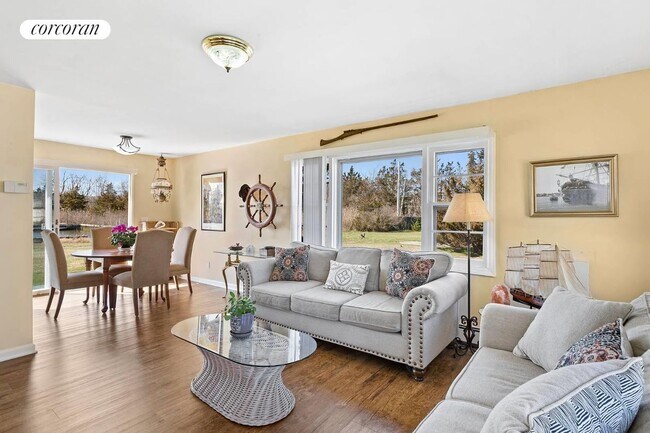 Building Photo - 25 Seatuck Ln