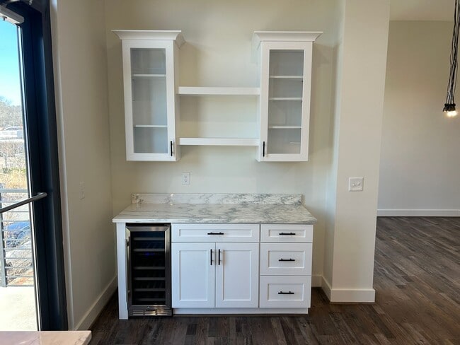 Building Photo - 165 Morrow Ave