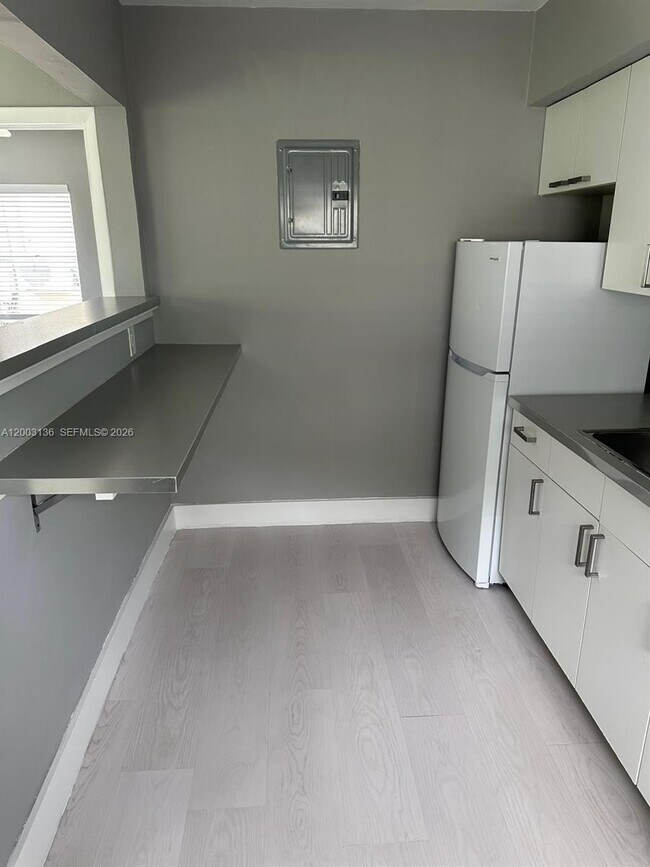 Building Photo - 2016 Miami Rd