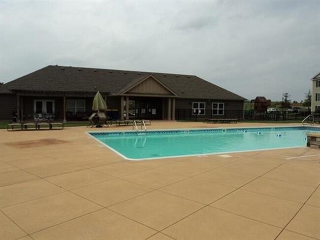 Building Photo - 550 Traditions Blvd