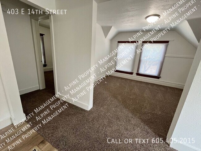 Building Photo - 403 E 14th St