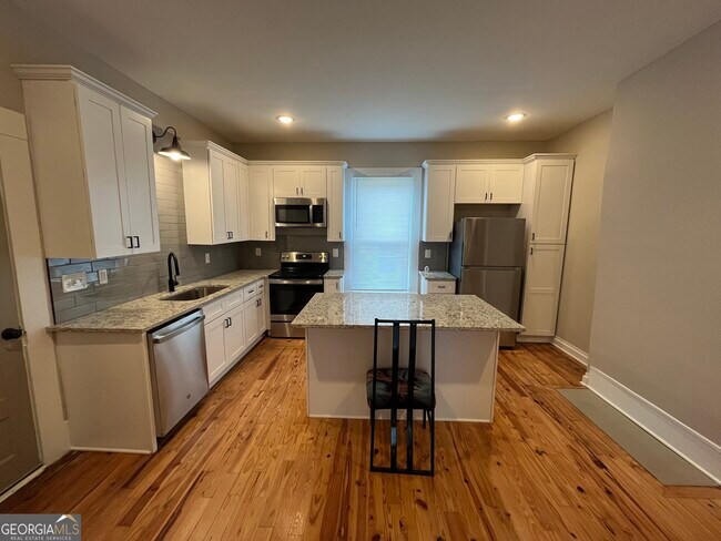 Building Photo - 14 Hazel St