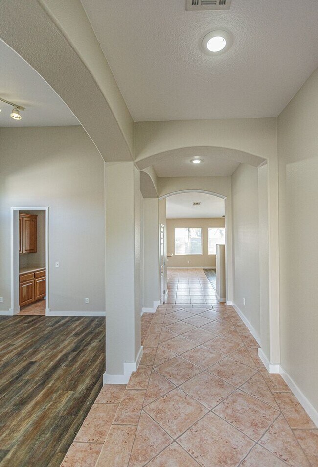 Building Photo - 1344 Temporale Dr