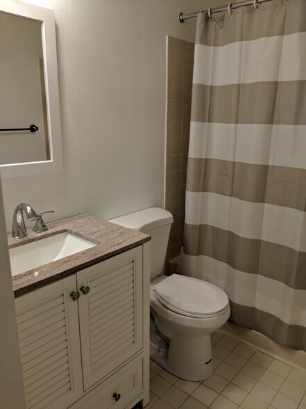 Building Photo - 1208 Ravens Crest Dr