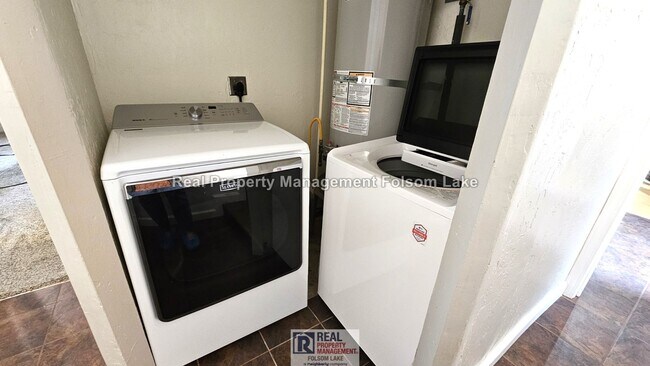 Building Photo - Private Wooded Retreat on 2 Acres – 4BR 2Bath Home with Space for Animals, Fruit Trees & Seasonal...