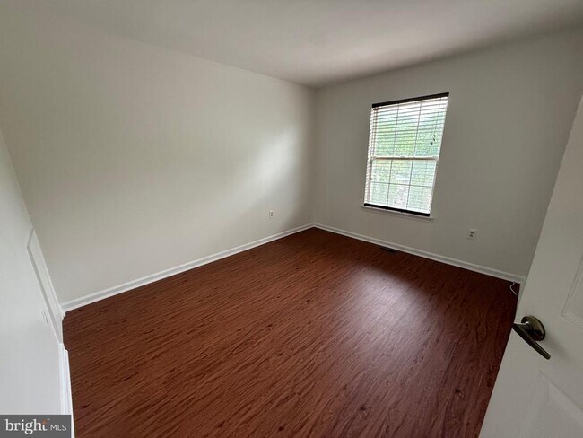 Building Photo - 43 Honey Locust Ln