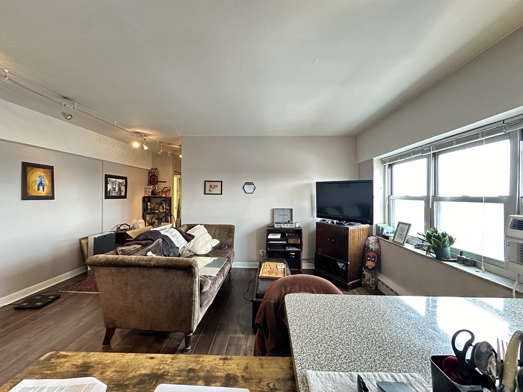 Building Photo - 4950 N Marine Dr