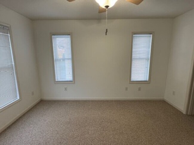 Building Photo - 73 Trimmer Trail