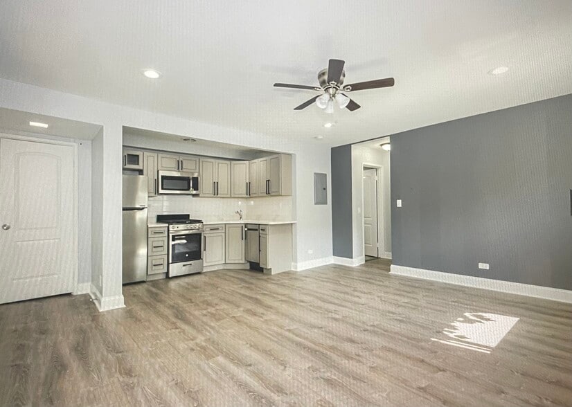 Primary Photo - 7602 N Eastlake Ter