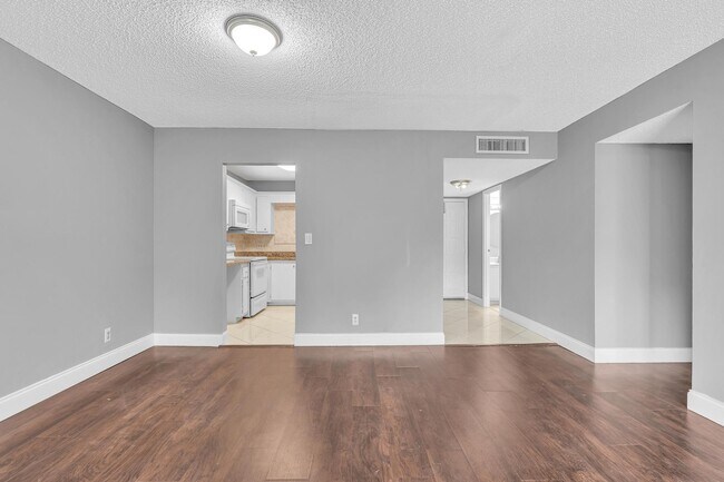 Building Photo - 5961 N Falls Circle Dr