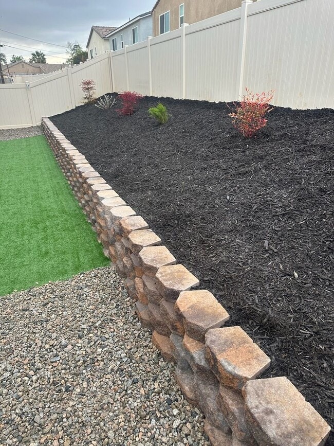 Building Photo - AVAILABLE MAY 15TH