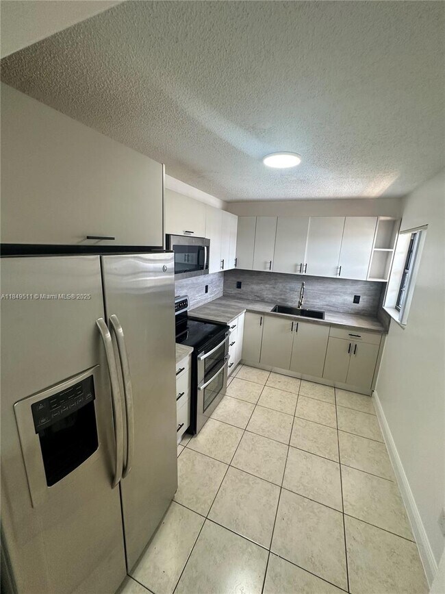 Building Photo - 1130 W 37th St
