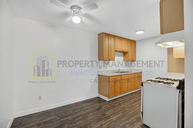 Building Photo - Arleta Ct