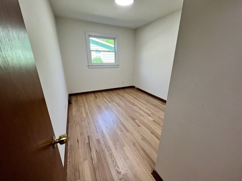 Building Photo - 5014 Manor Cross