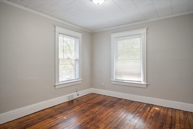 Building Photo - 4 Bedroom 2 Full Bath House | Front Porch ...