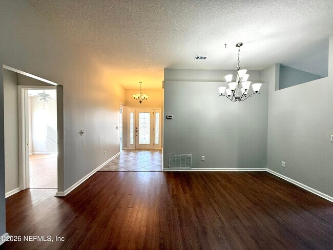 Building Photo - 1701 Covington Ln