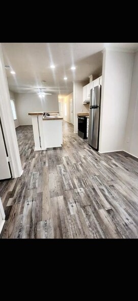 Building Photo - 73112 Putt St