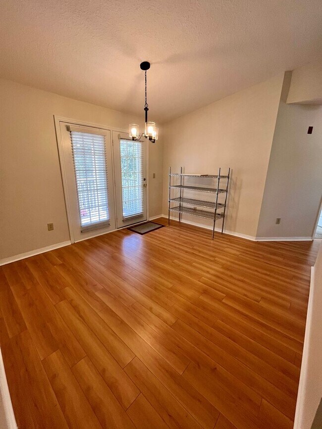 Building Photo - Exceptional Home Clean