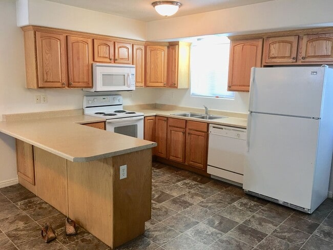 Building Photo - 3-BR Townhome in Hawk Hollow