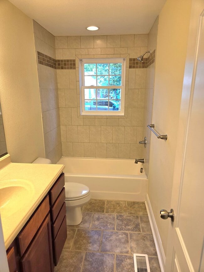 Building Photo - Beautiful Move-In Ready Single Family Home!