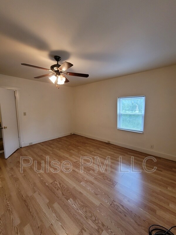 Building Photo - 816 Montague Rd