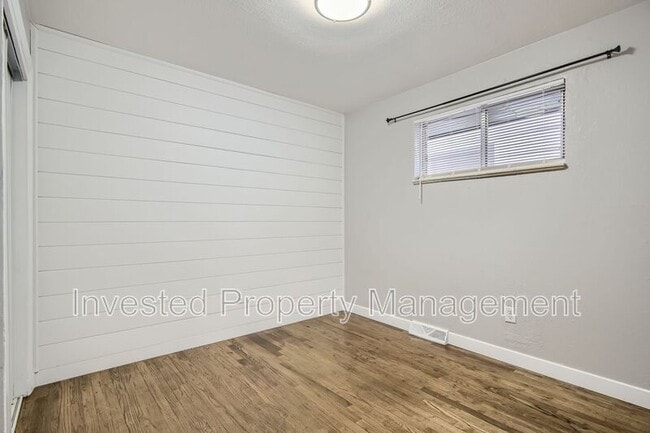 Building Photo - 401 W Bates Ave